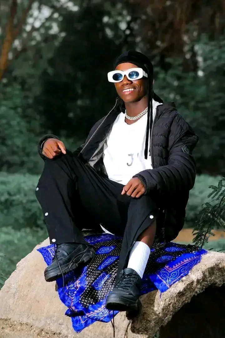 Hii ni picha ambao nilipiga jama yangu kijijini kwao